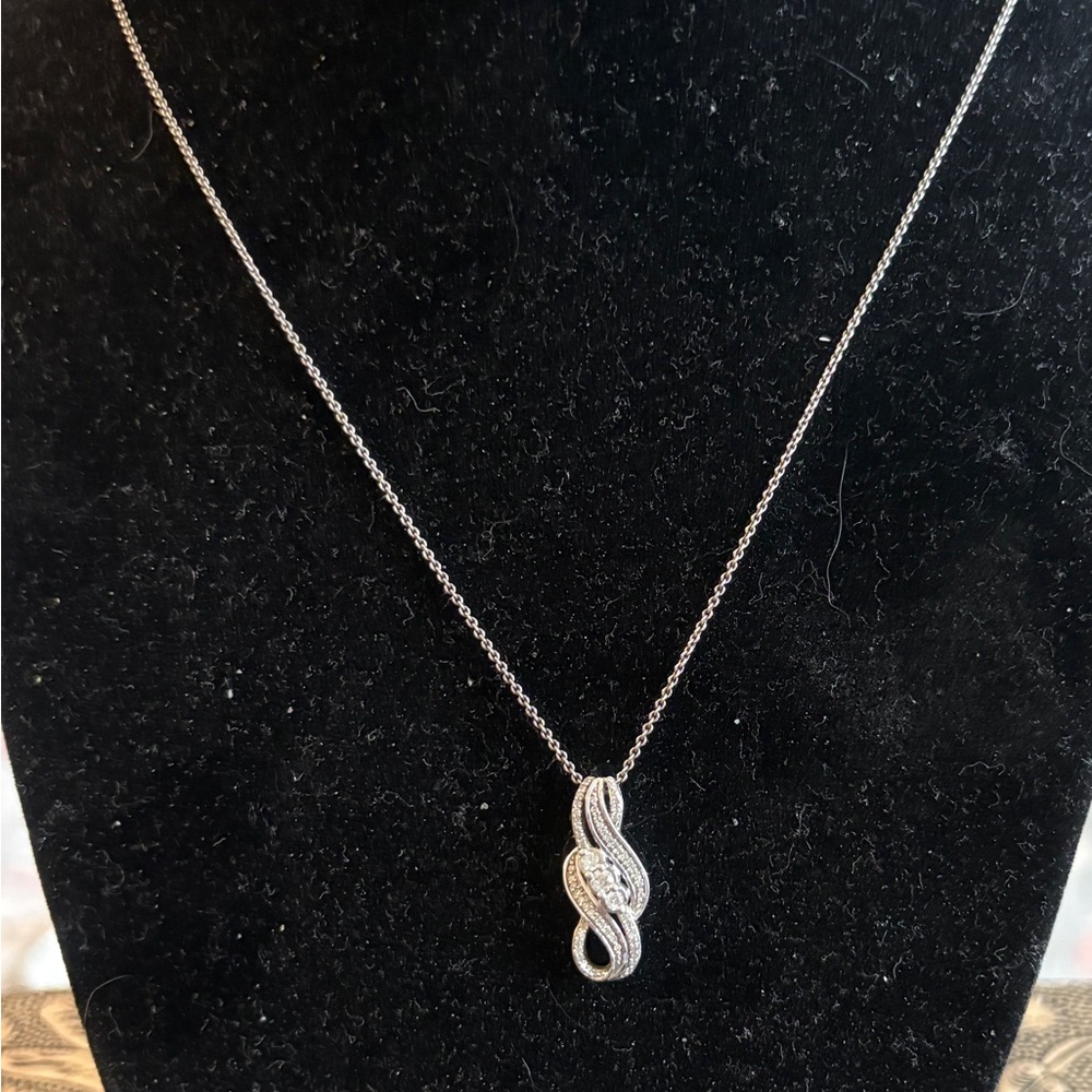 Elegant Silver Infinity Pendant Necklace